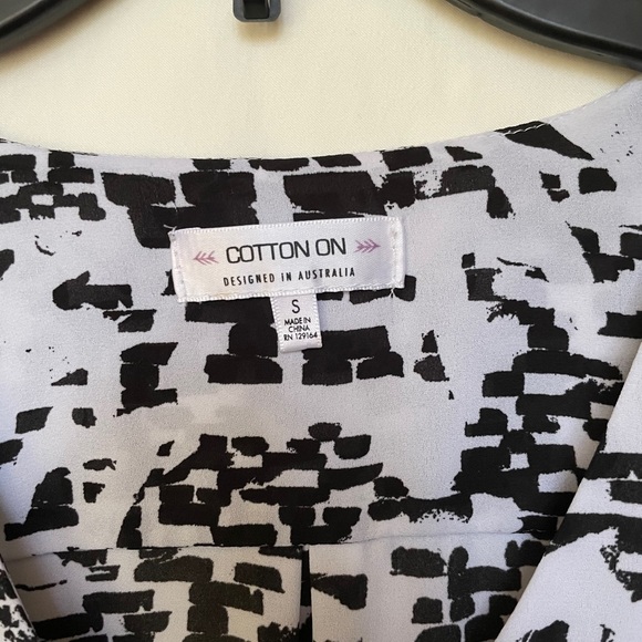 Button down black/white blouse - Picture 2 of 4